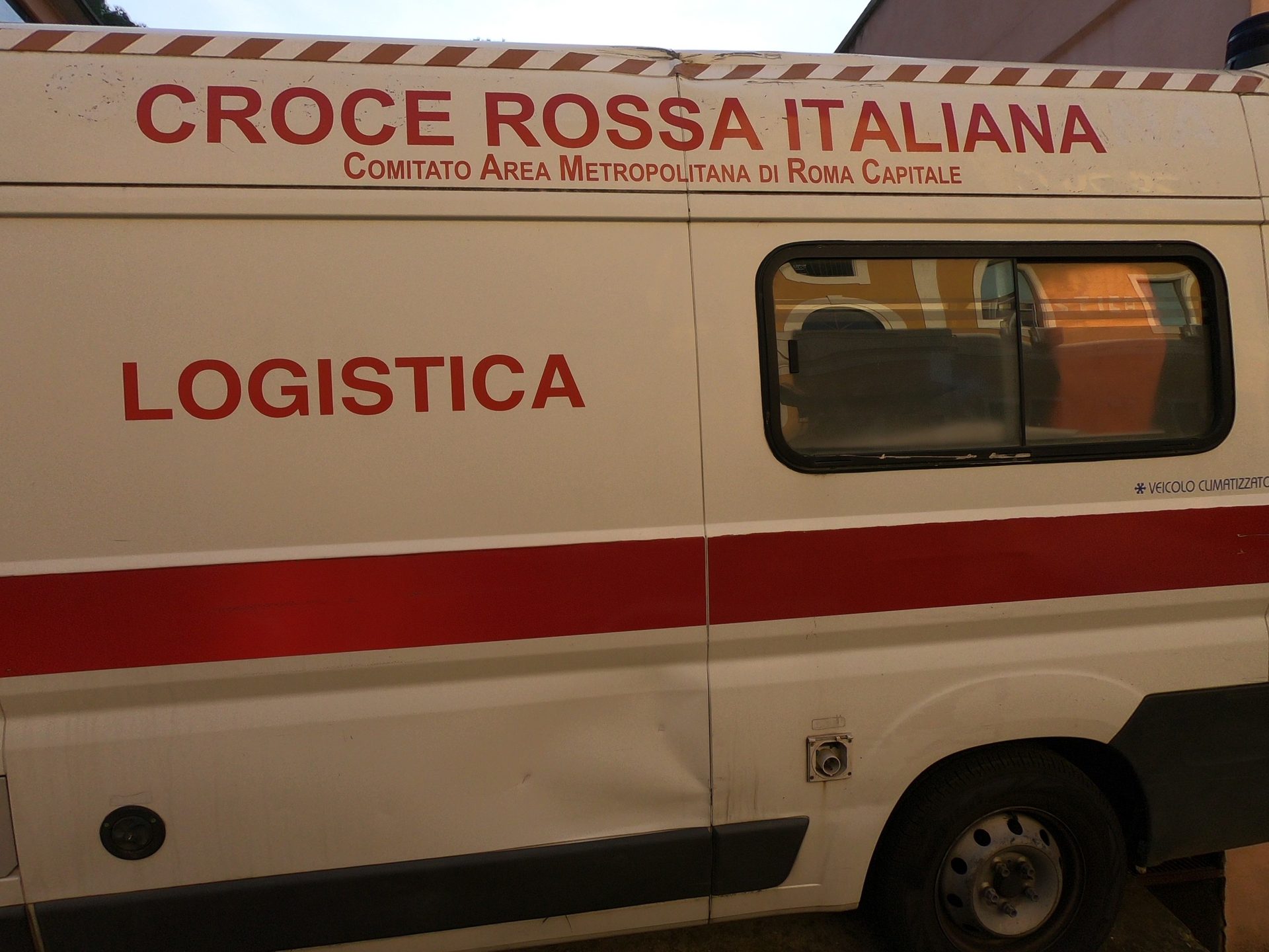 Ambulanza croce rossa.jpg